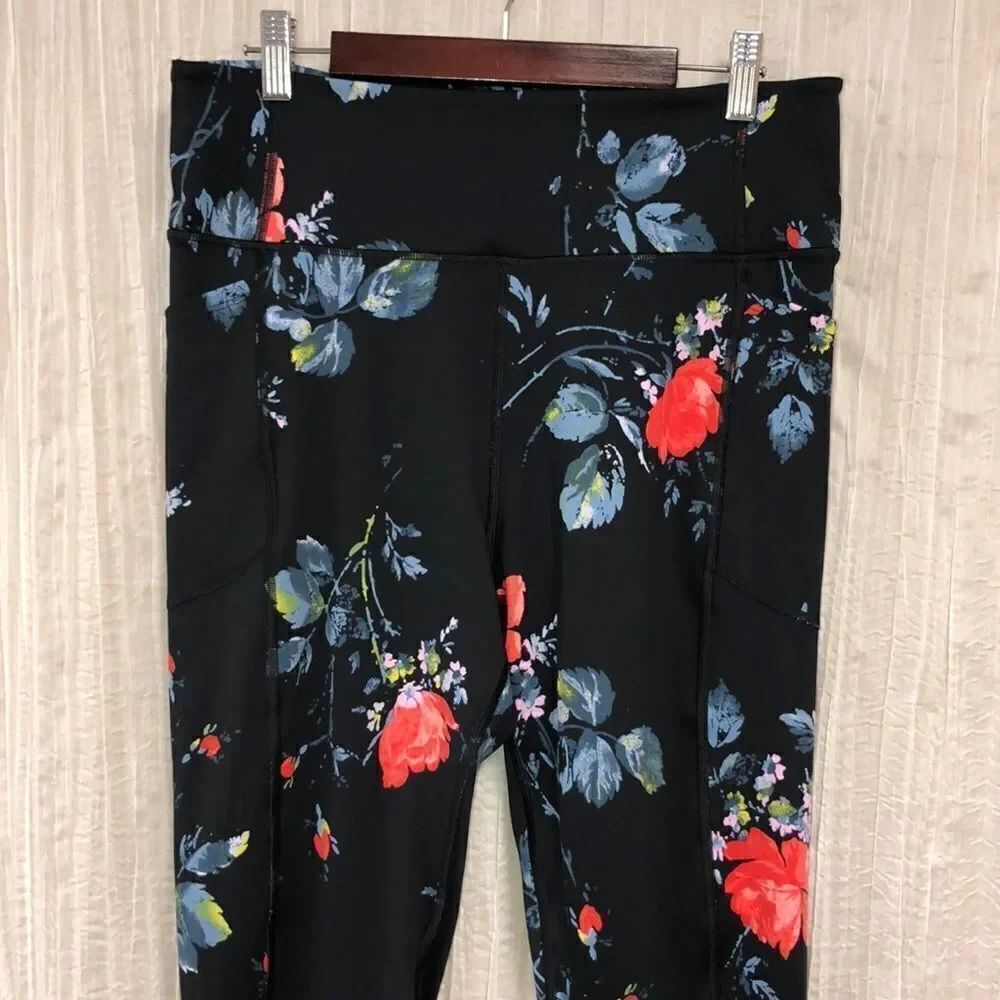 VS XL Essential Pocket Hi-Rise Crop Black Red Blue Pocket Legging
